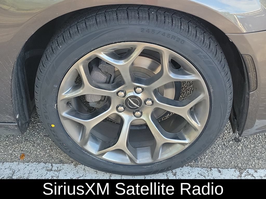 Used 2018 Chrysler 300 S w/ 300S Premium Group RWD image 10