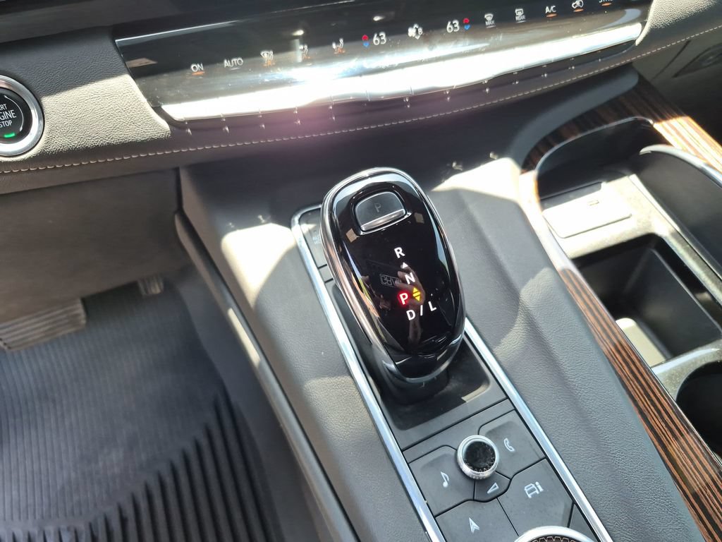 Used 2023 Cadillac Escalade Premium Luxury w/ LPO, Floor Liner Package AWD/4WD image 32