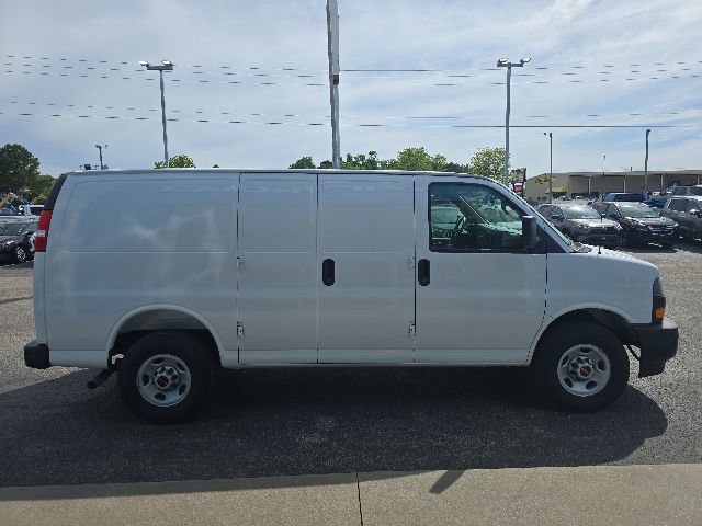 Used 2025 GMC Savana 3500 RWD image 6