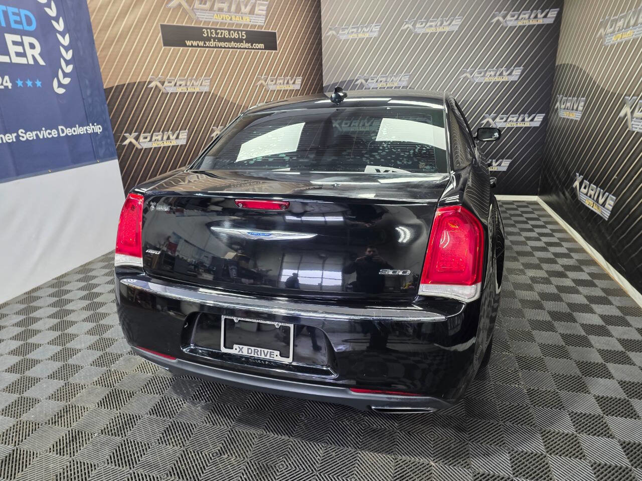 Used 2018 Chrysler 300 Touring L AWD/4WD image 15