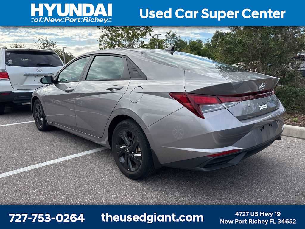 Used 2023 Hyundai Elantra SEL image 2