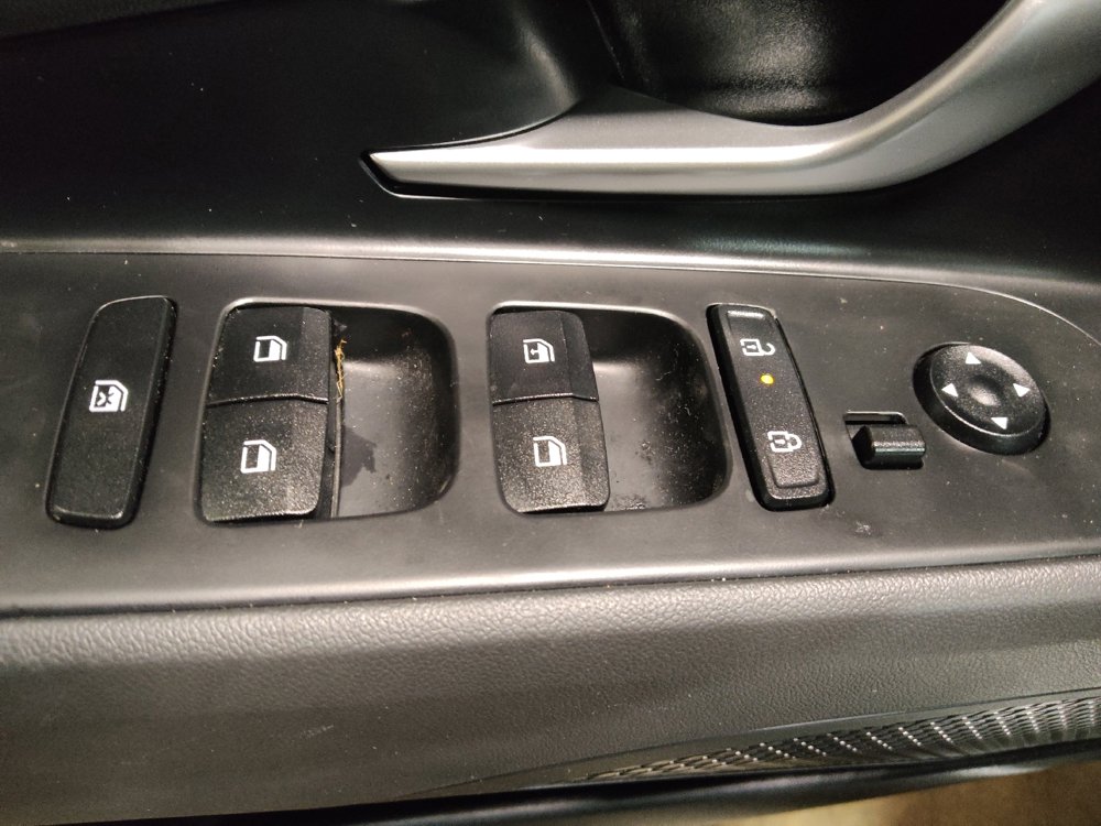 Used 2025 Hyundai Elantra SE image 27