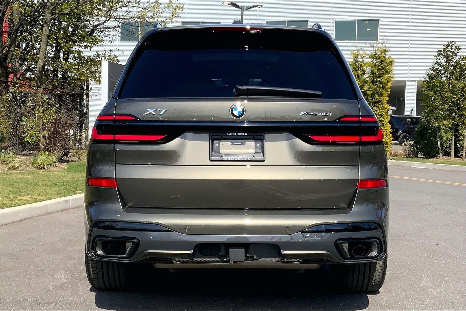 Used 2026 BMW X7 xDrive40i w/ M Sport Package AWD/4WD image 4