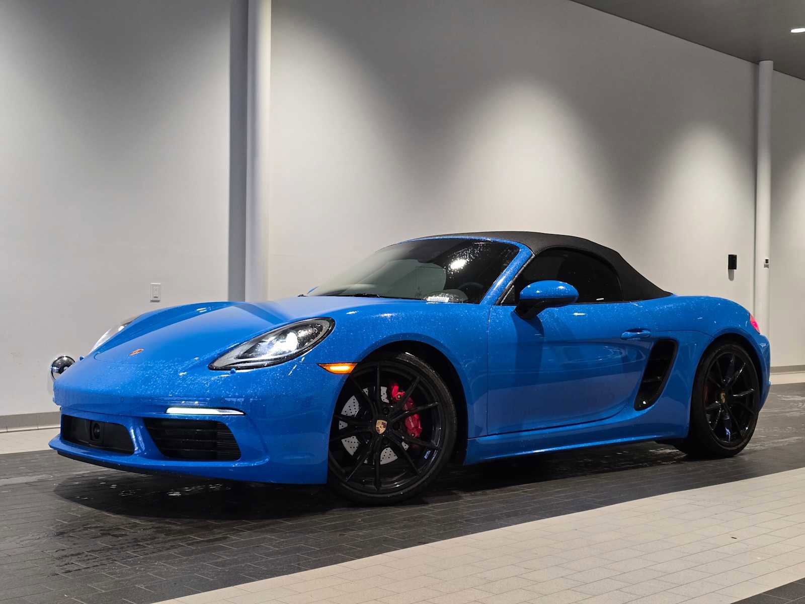 Used 2024 Porsche 718 Boxster S RWD image 1