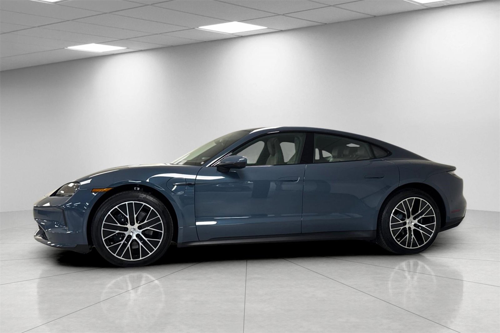 New 2025 Porsche Taycan image 2