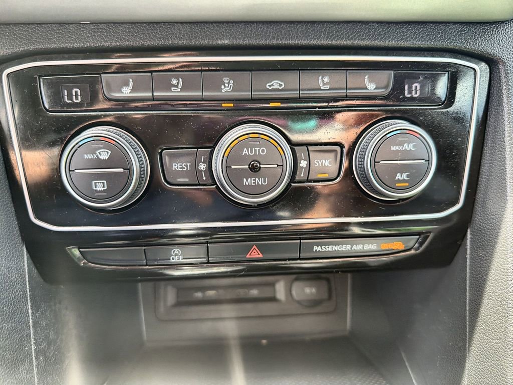 Used 2022 Volkswagen Atlas SEL Premium image 17