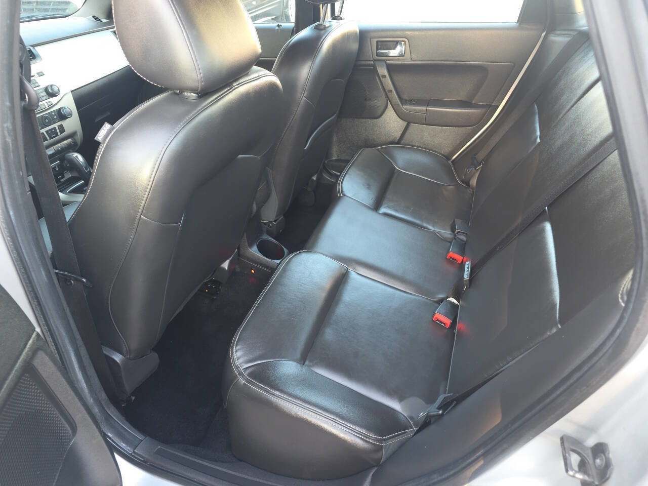 Used 2010 Ford Focus SES FWD image 8