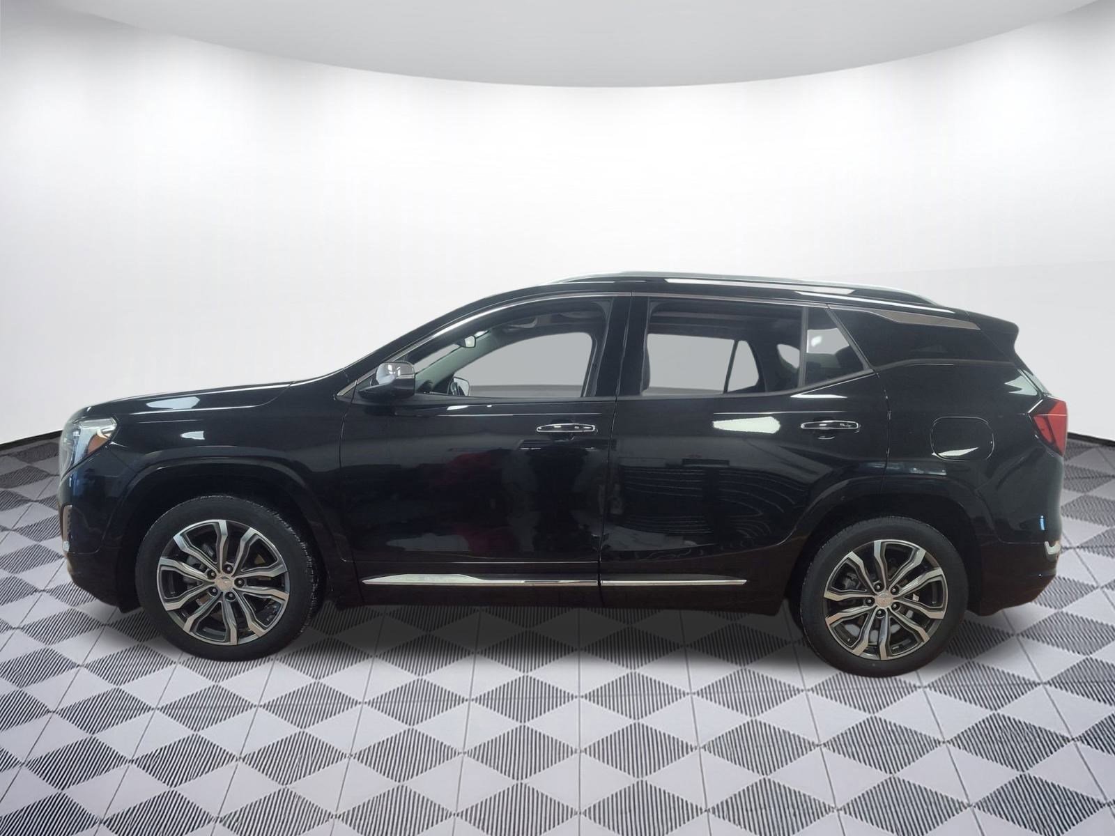 Used 2020 GMC Terrain Denali w/ Denali Premium Package image 2