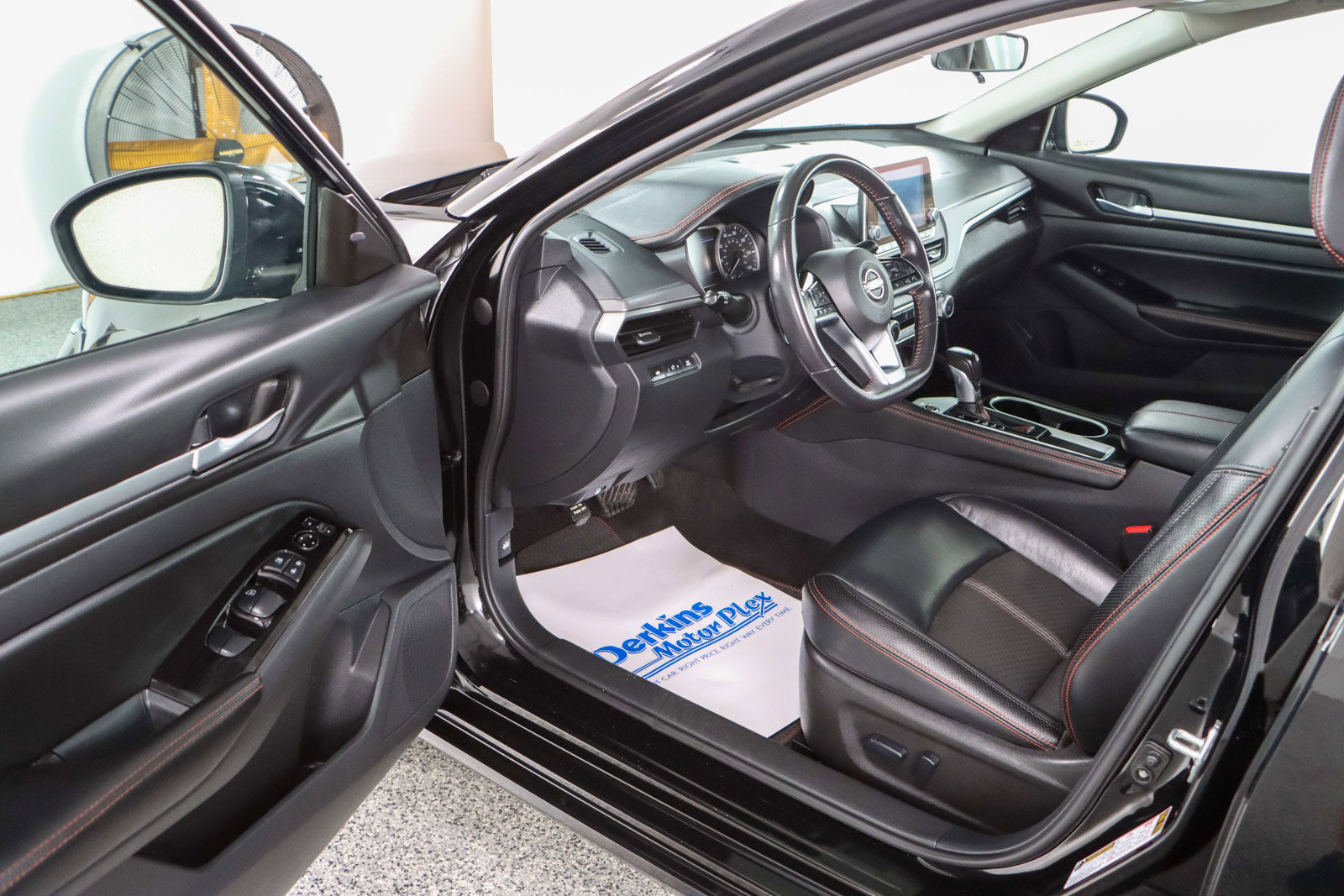 Used 2024 Nissan Altima 2.5 SR image 3