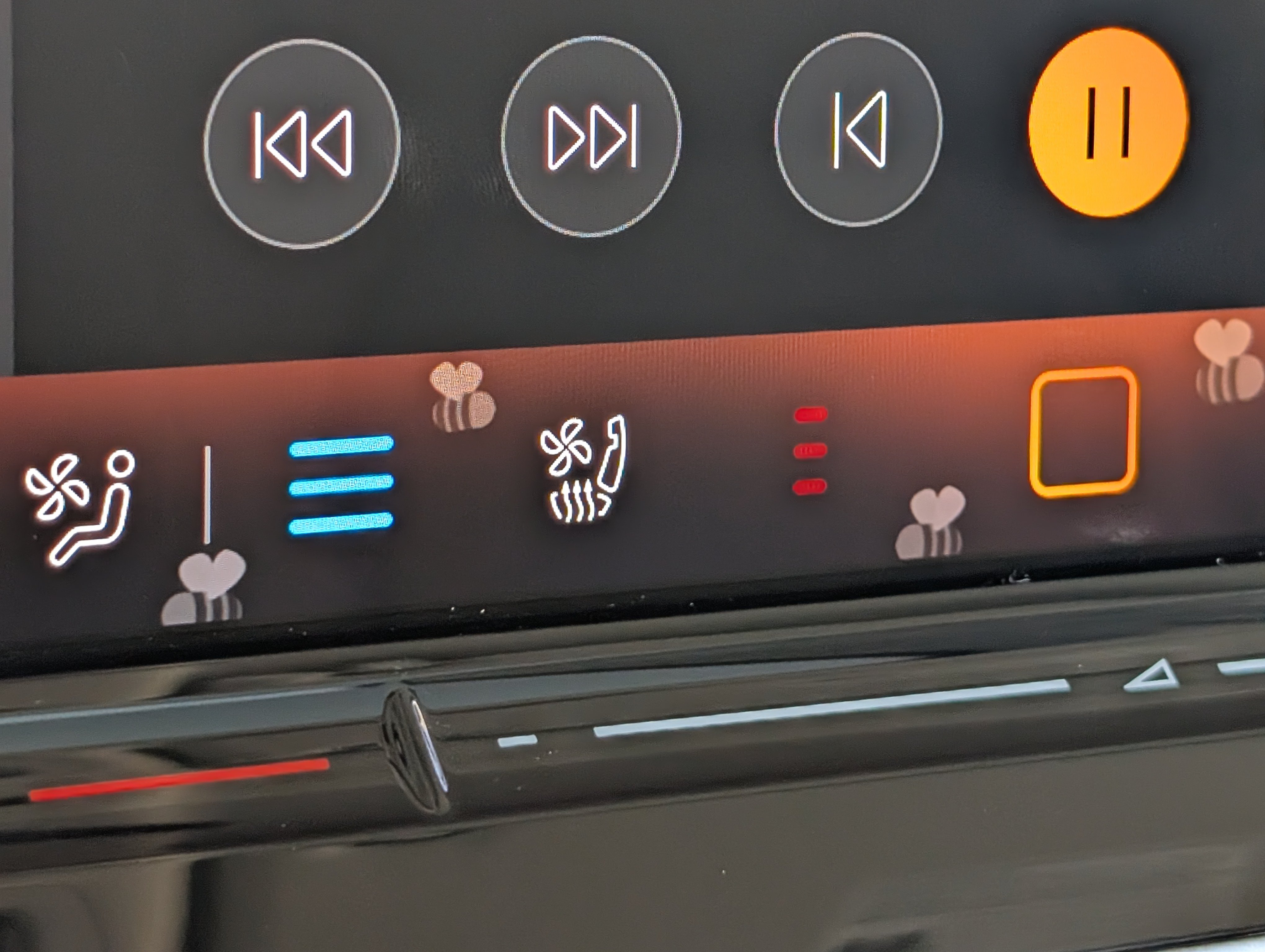 Used 2025 Volkswagen ID. Buzz Pro S Plus RWD image 37