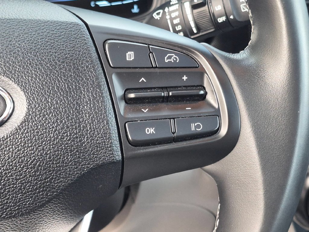 Used 2025 Hyundai Venue SEL FWD image 18