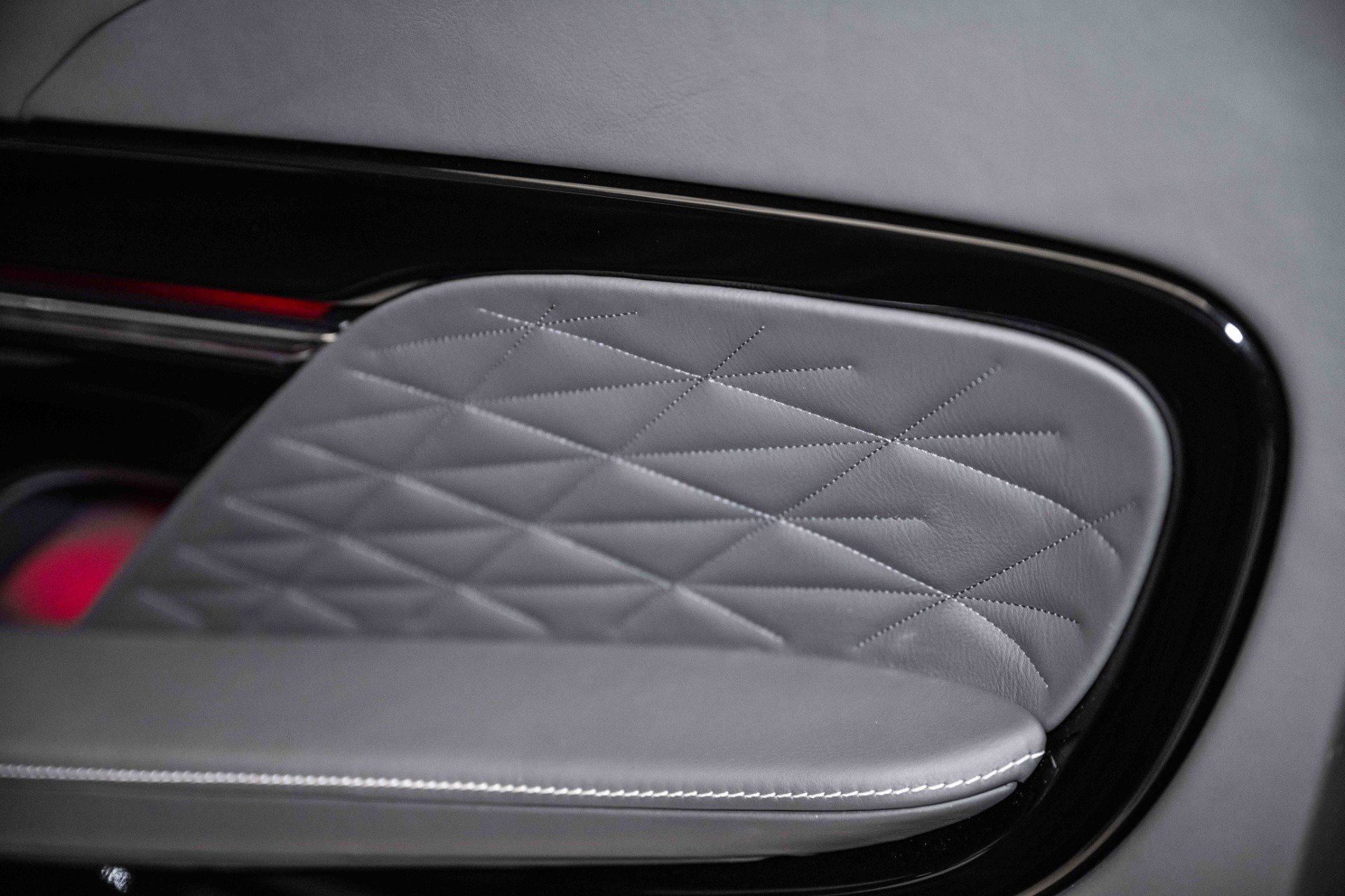 Used 2024 Aston Martin DB12 Coupe image 32