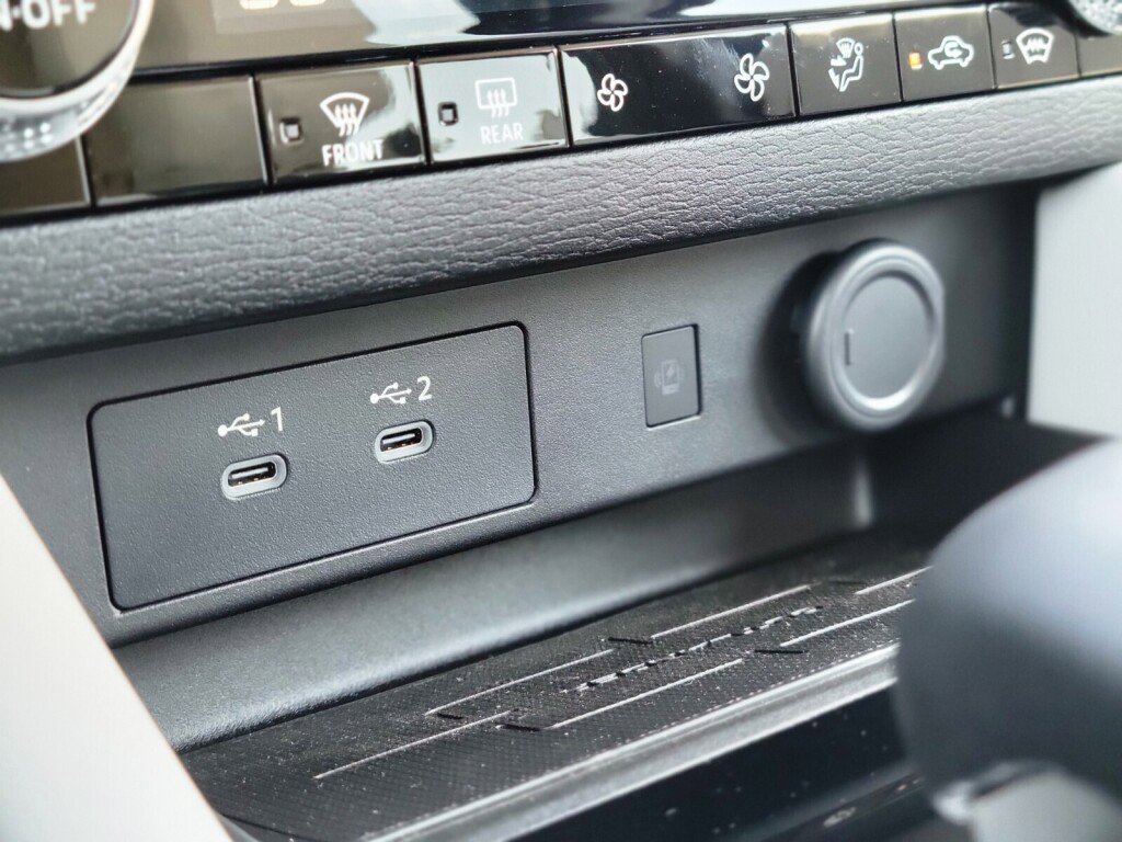 New 2025 Mitsubishi Outlander SE image 23