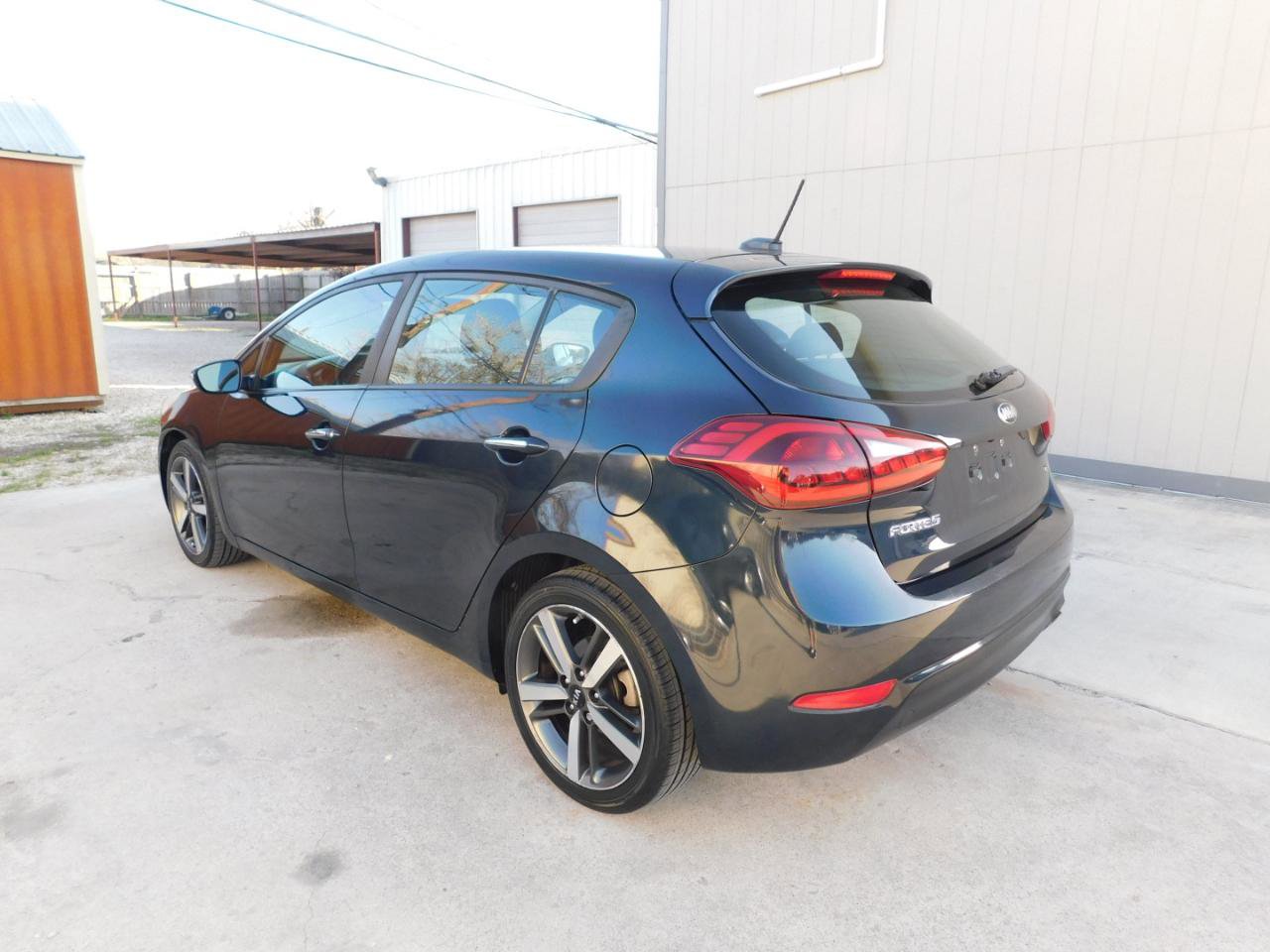 Used 2017 Kia Forte EX image 6