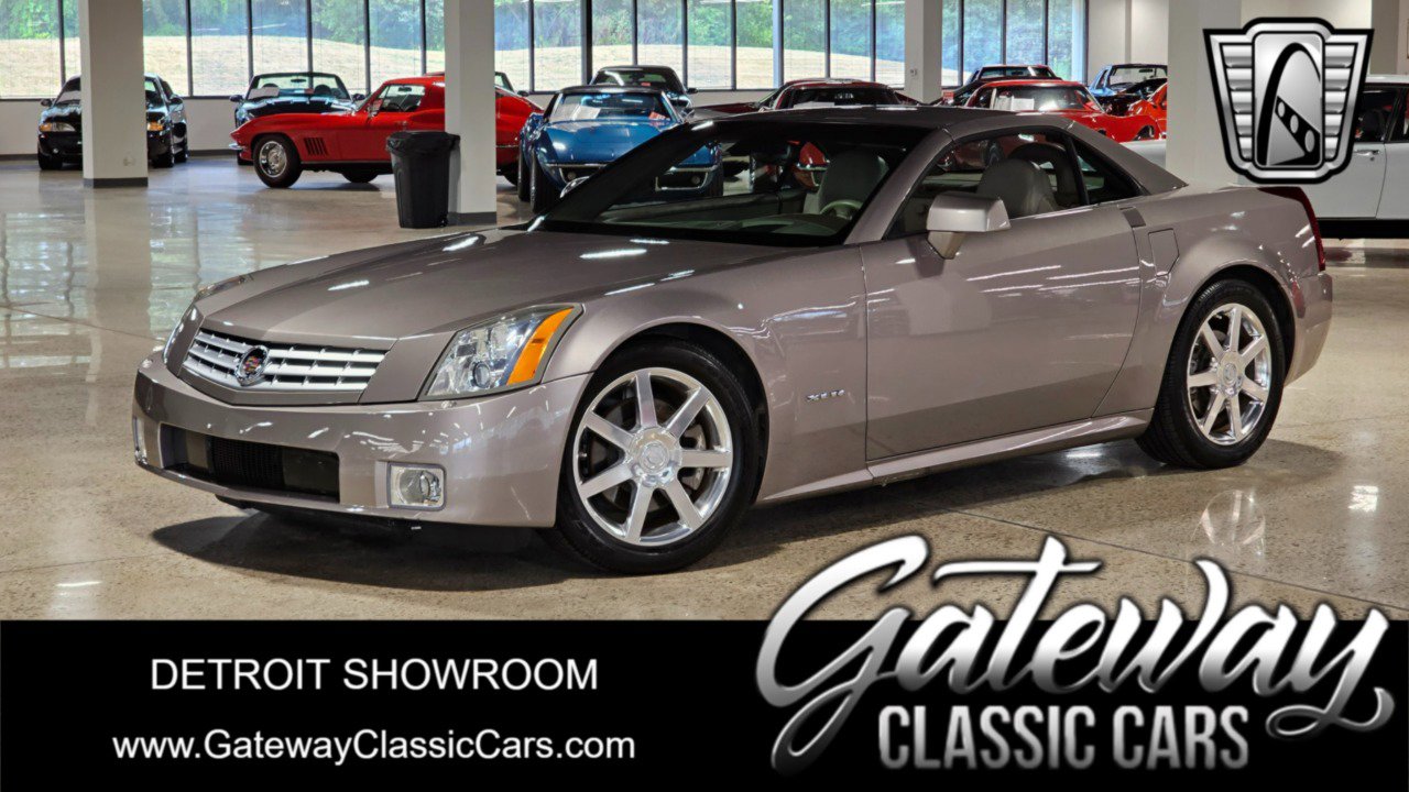 Used 2004 Cadillac XLR image 1