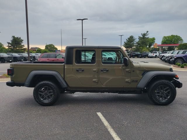 New 2026 Jeep Gladiator Sport AWD/4WD image 3