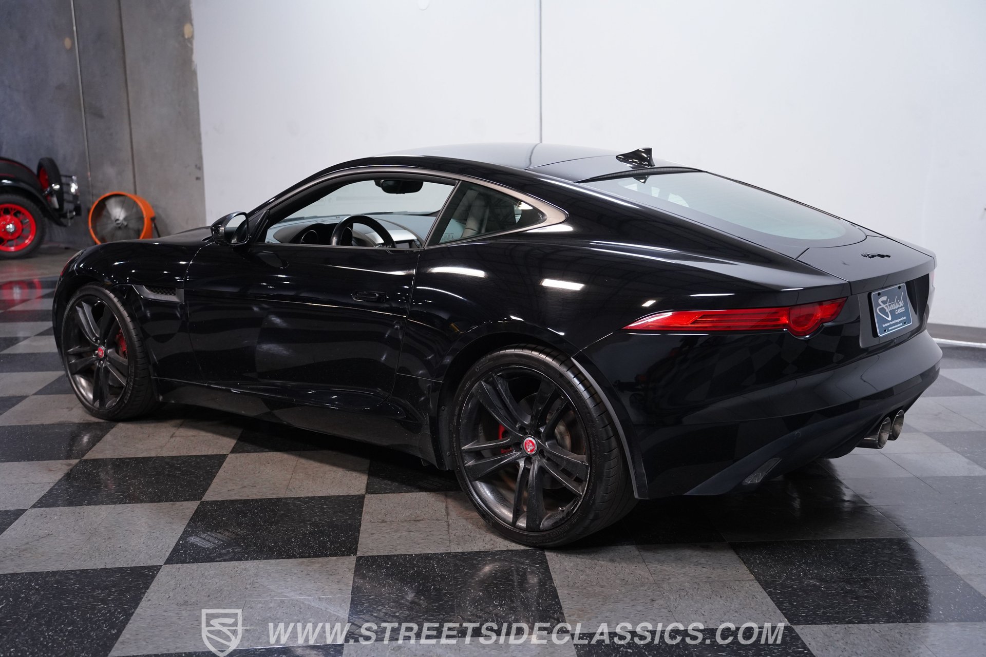 Used 2016 Jaguar F-TYPE Coupe RWD image 9