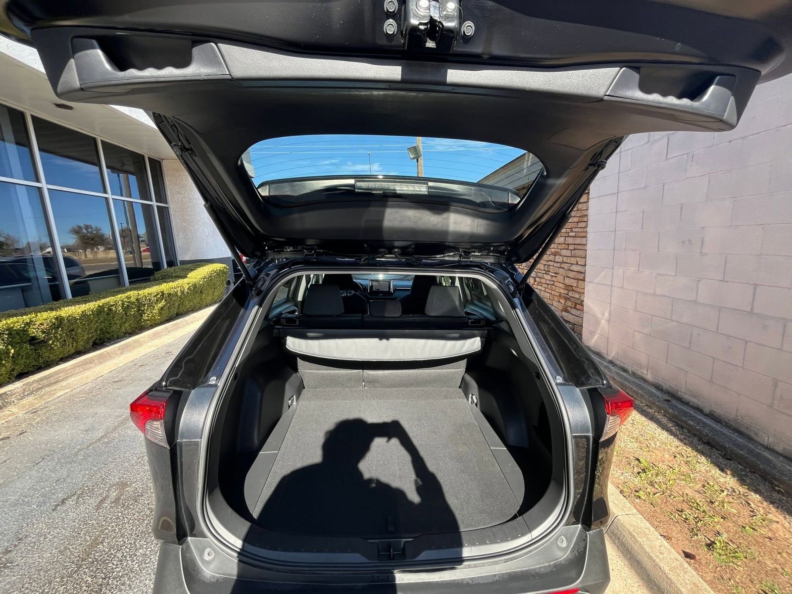 Used 2025 Toyota RAV4 XLE image 31