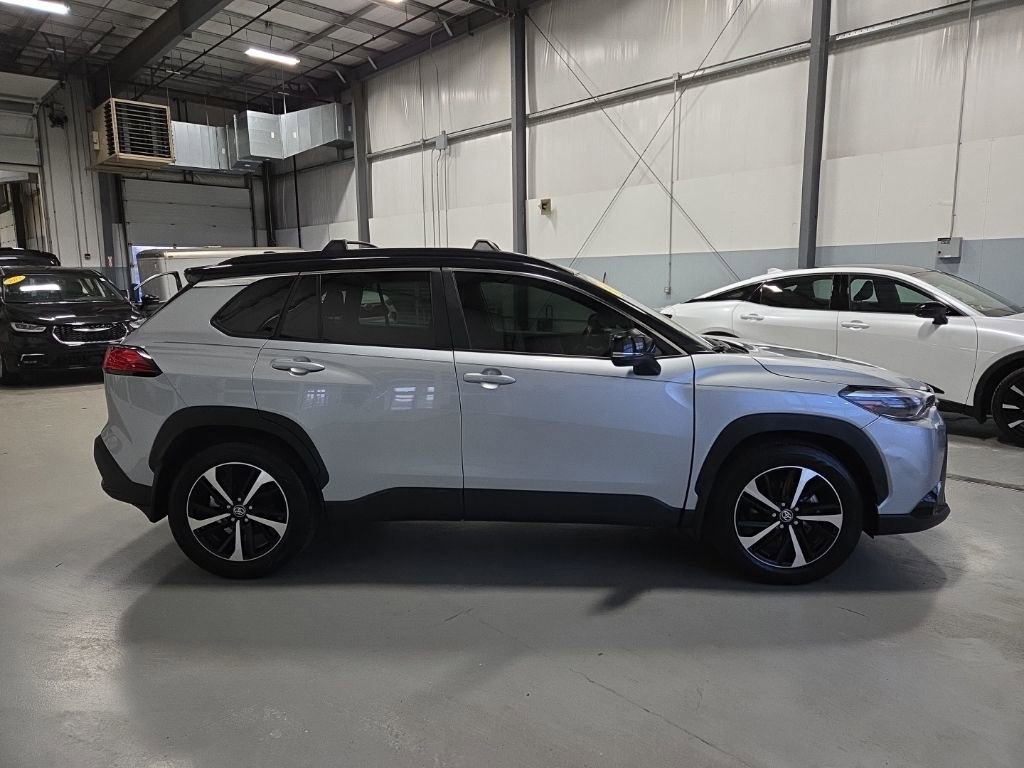 Used 2025 Toyota Corolla Cross AWD Hybrid w/ Convenience Package image 6