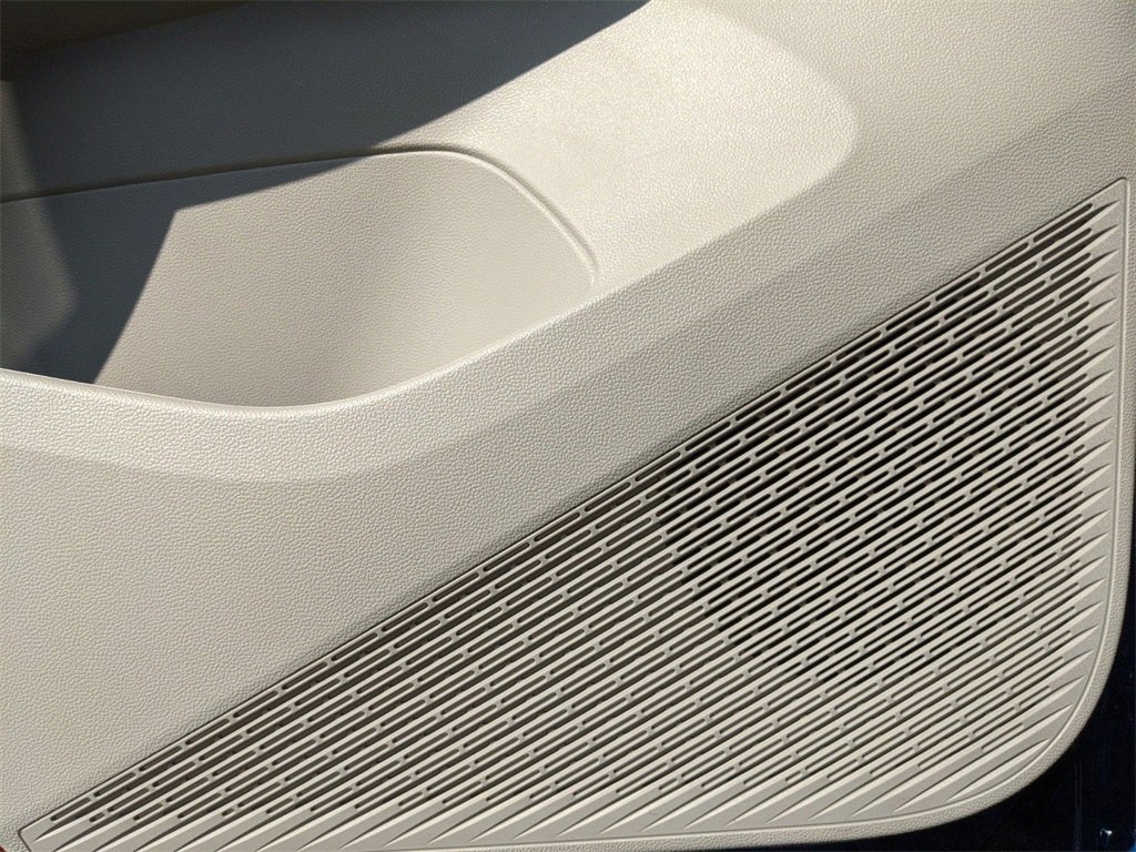 Used 2025 Volkswagen Atlas SE image 27