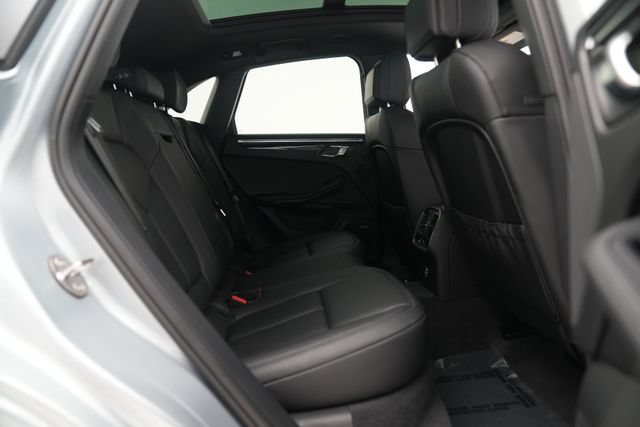 Certified 2026 Porsche Macan AWD/4WD image 24