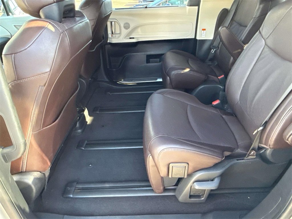 Certified 2023 Toyota Sienna Platinum image 30