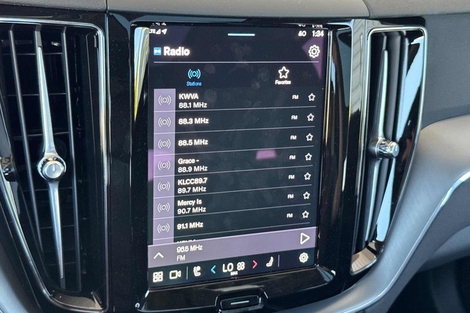 New 2025 Volvo XC60 B5 Core w/ Protection Package Premier image 17