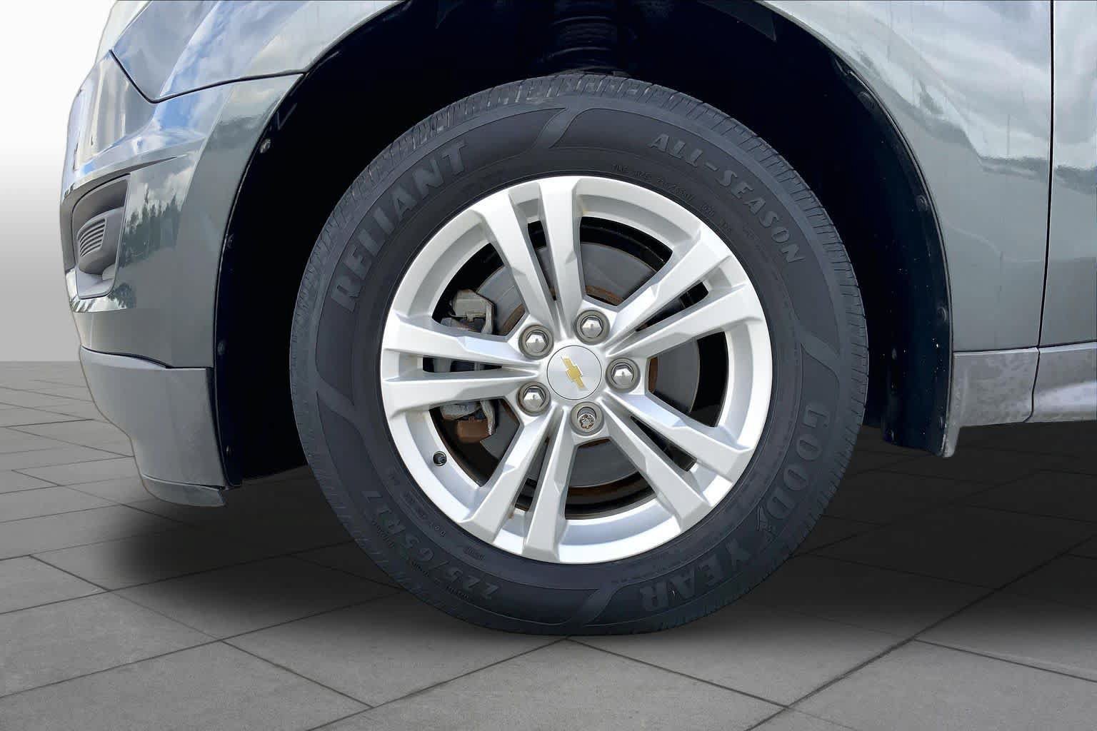 Used 2017 Chevrolet Equinox LS FWD image 11