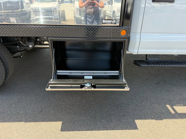 New 2026 Ford F550 4x4 Crew Cab image 8