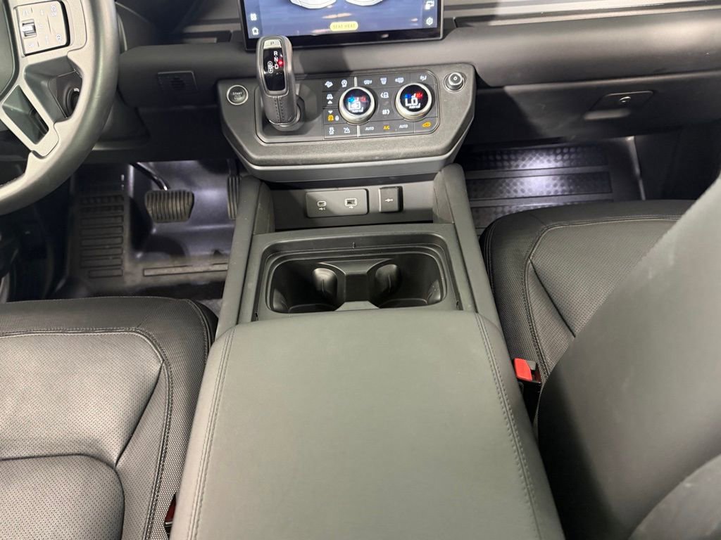 Used 2024 Land Rover Defender 130 X-Dynamic SE image 15
