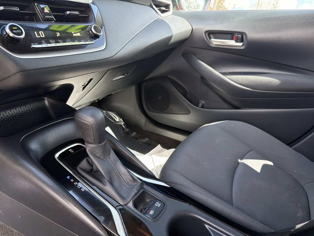 Used 2020 Toyota Corolla LE image 24