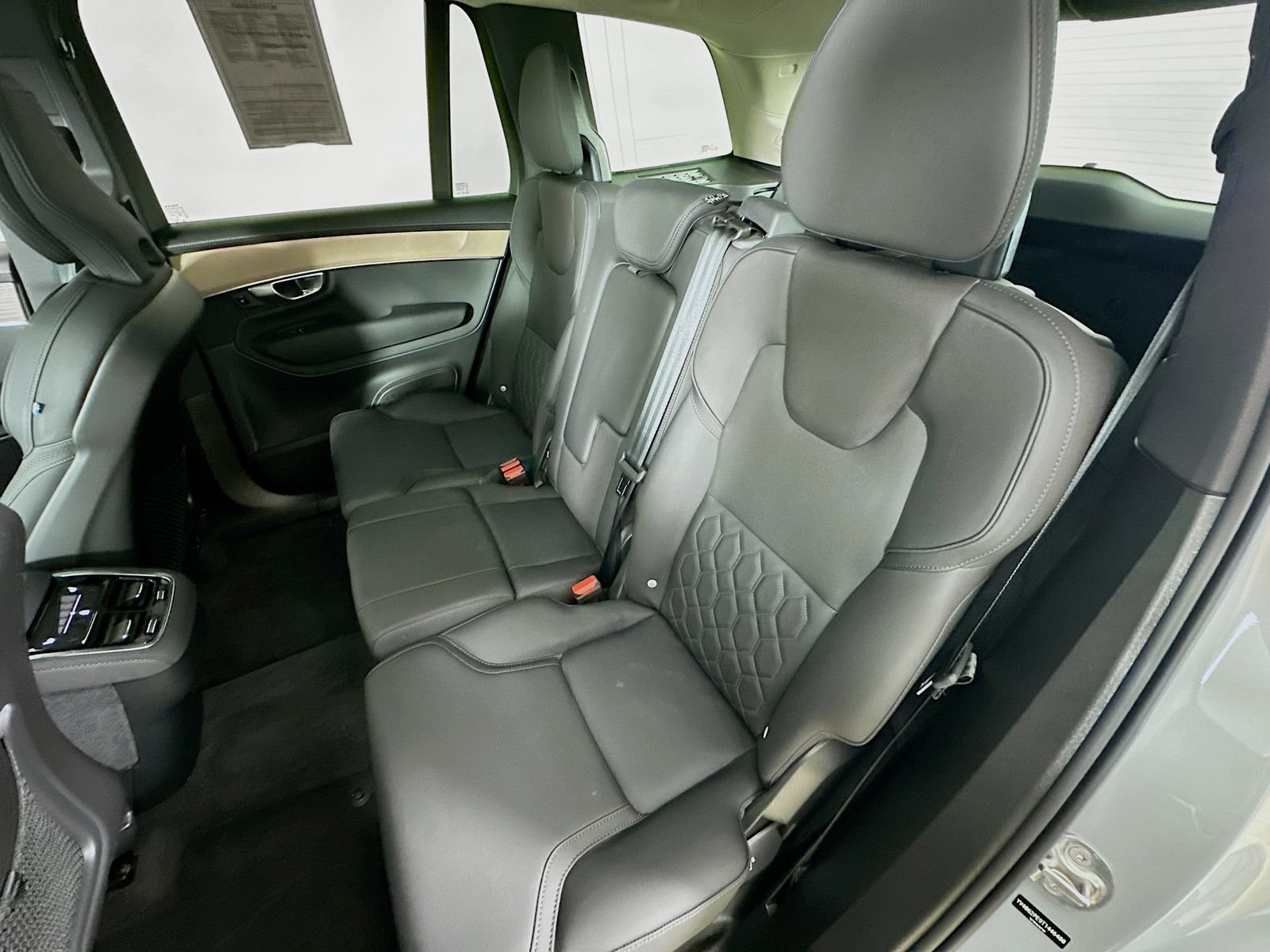Used 2026 Volvo XC90 B6 Plus w/ Protection Package Premier AWD/4WD image 35