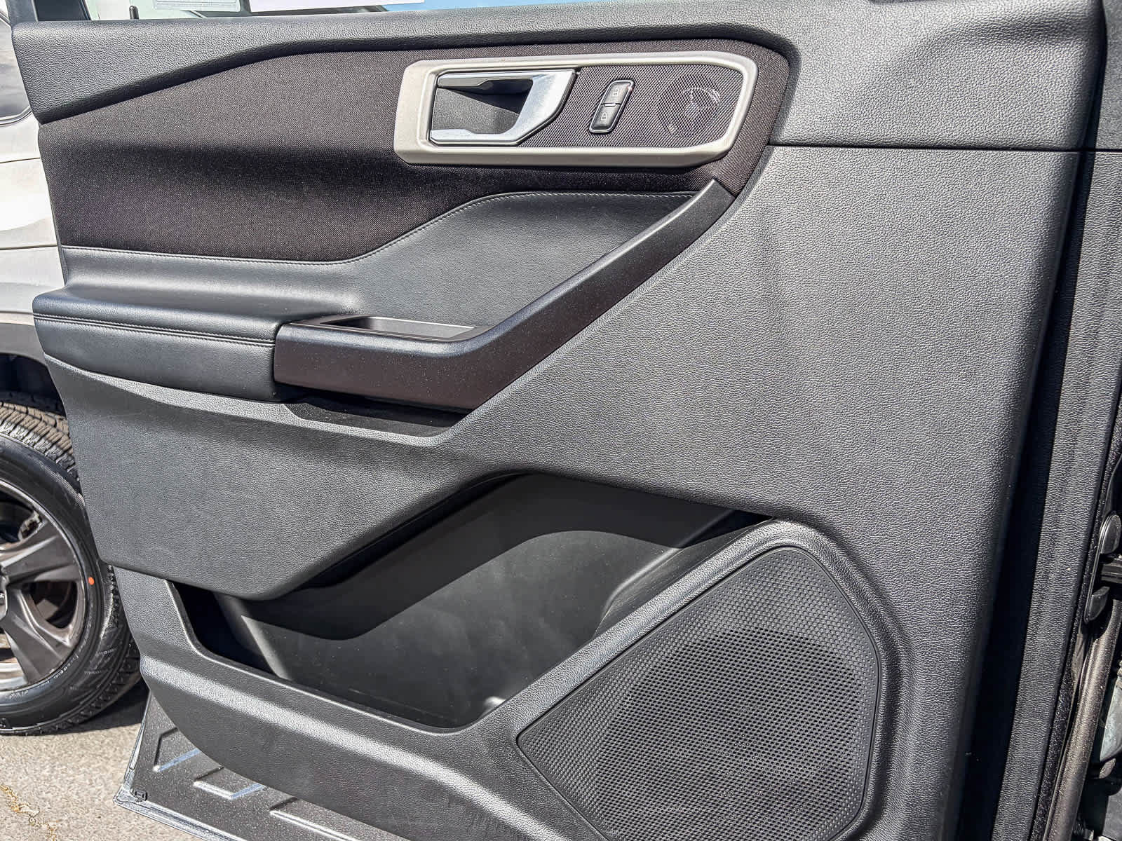 Used 2020 Ford Explorer XLT image 20