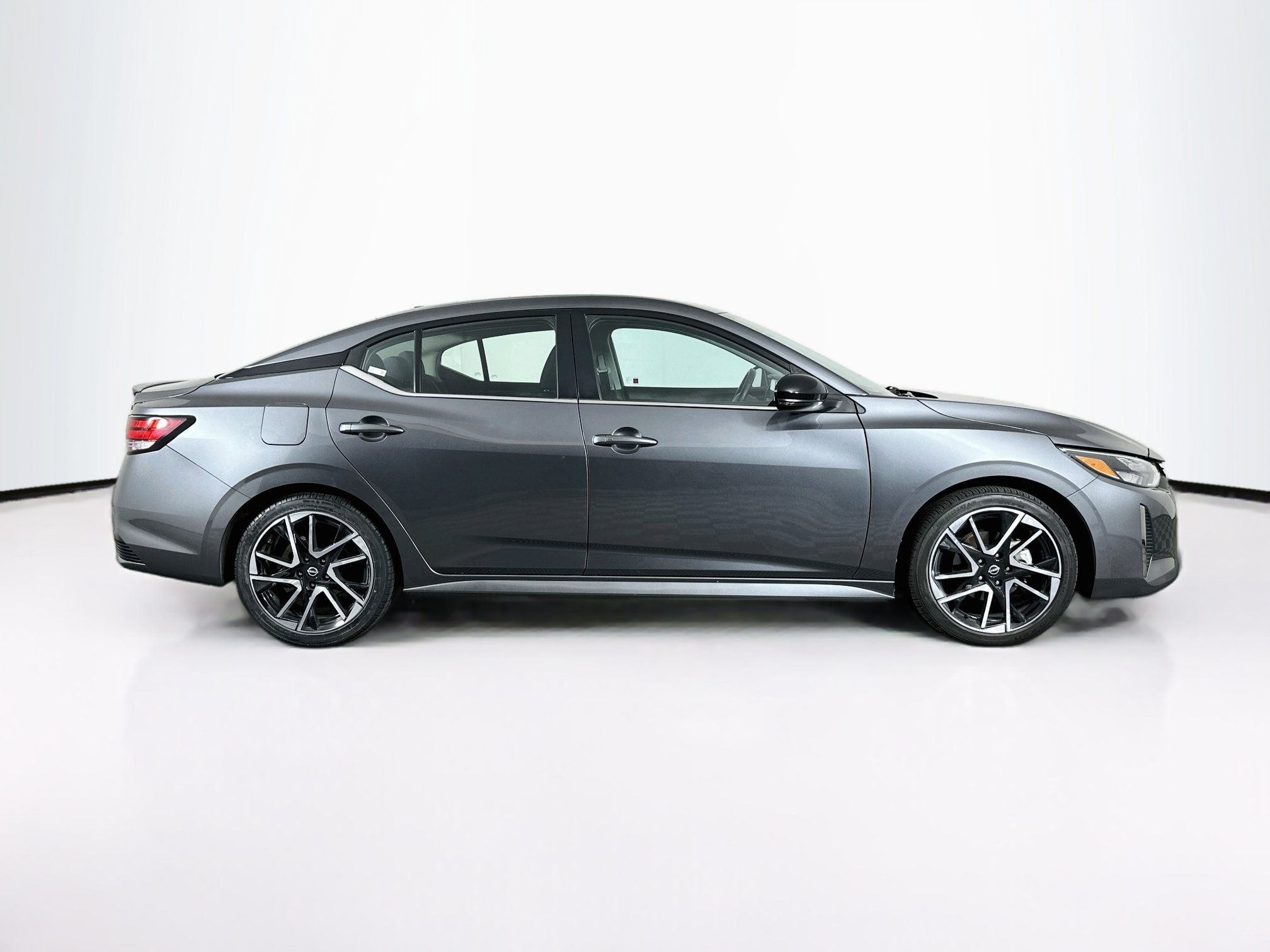 Used 2025 Nissan Sentra SR FWD image 10