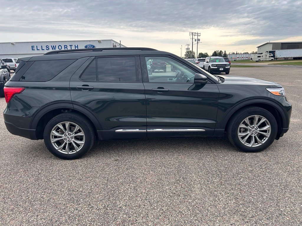 Used 2024 Ford Explorer XLT w/ Equipment Group 202A AWD/4WD image 8