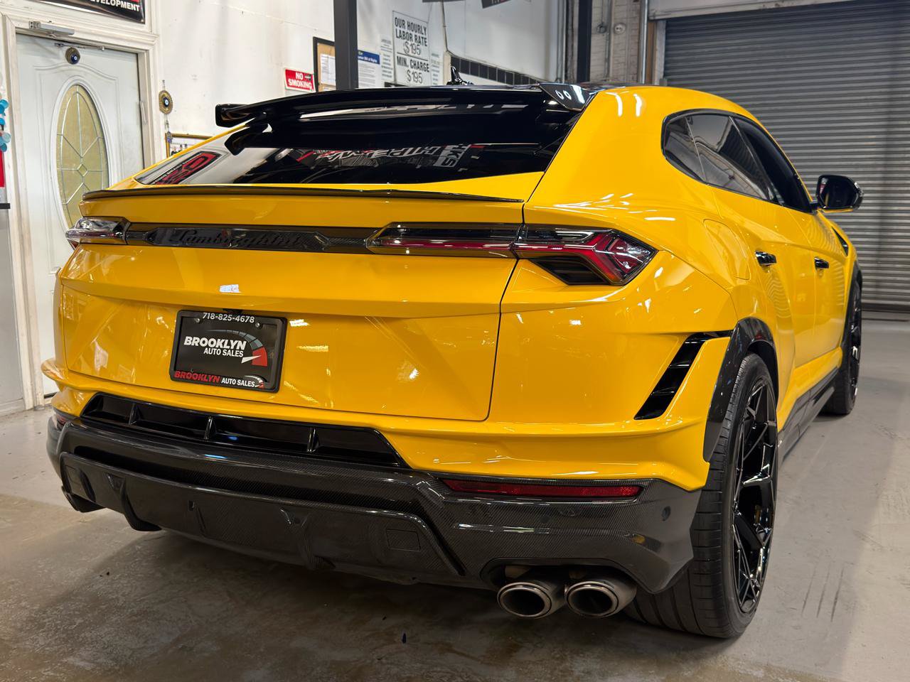 Used 2023 Lamborghini Urus Performante AWD/4WD image 6
