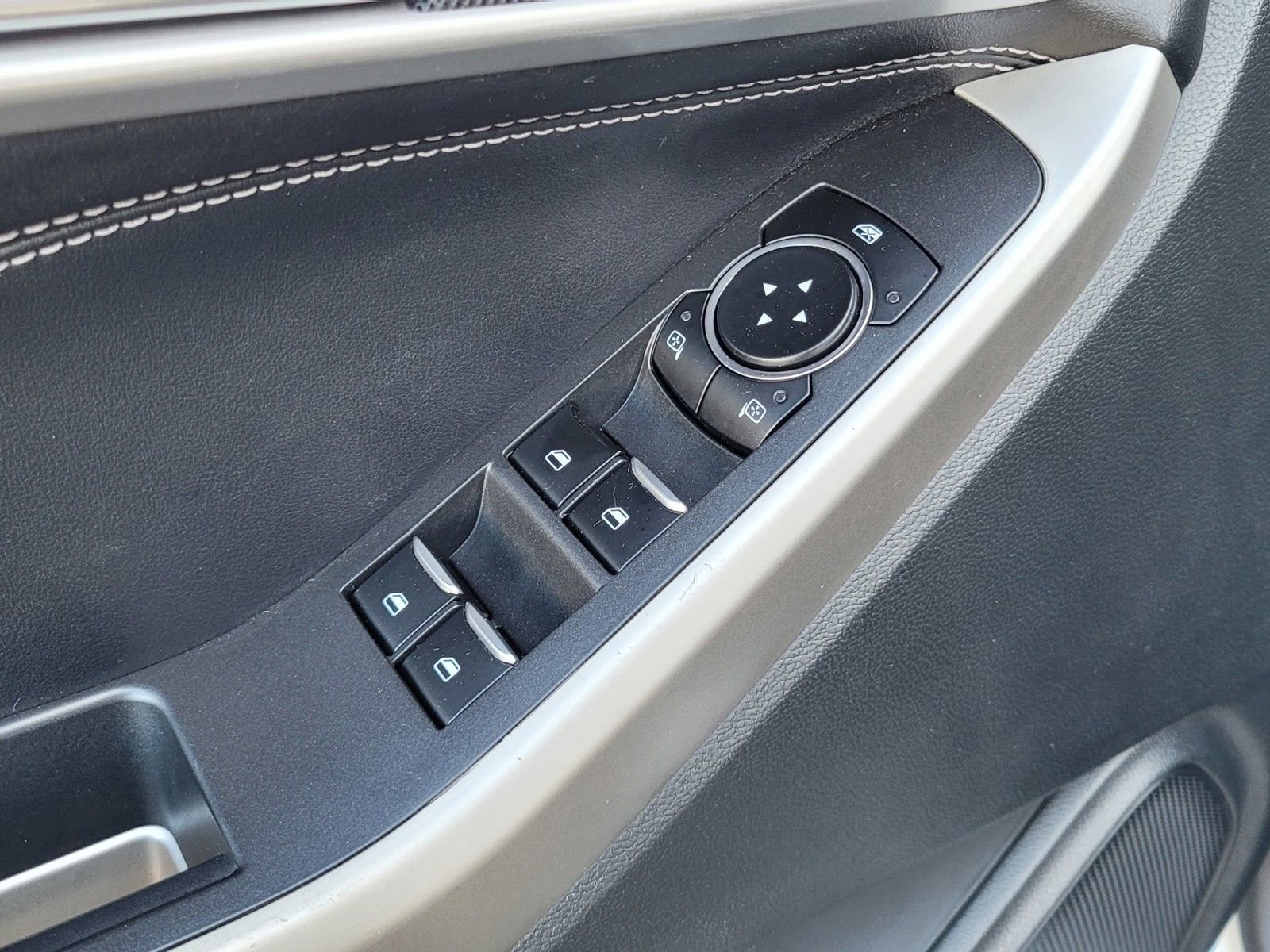 Used 2022 Ford Explorer XLT w/ Equipment Group 202A image 17