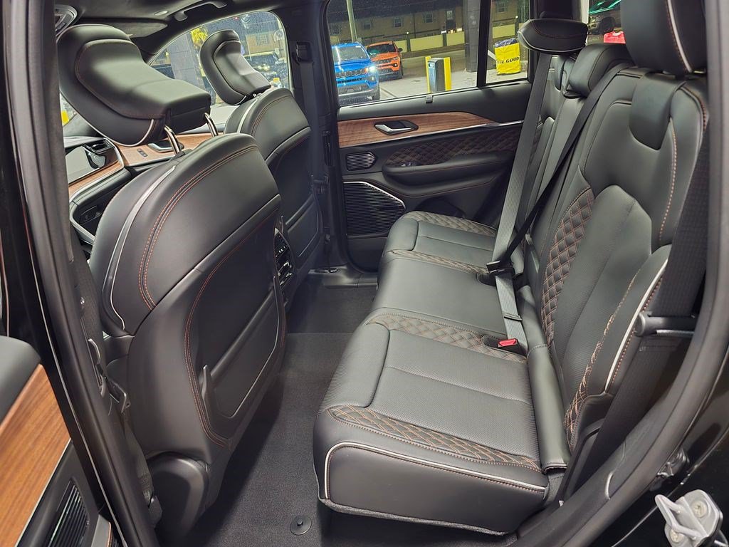 New 2026 Jeep Grand Cherokee Summit w/ Obsidian Package AWD/4WD image 34