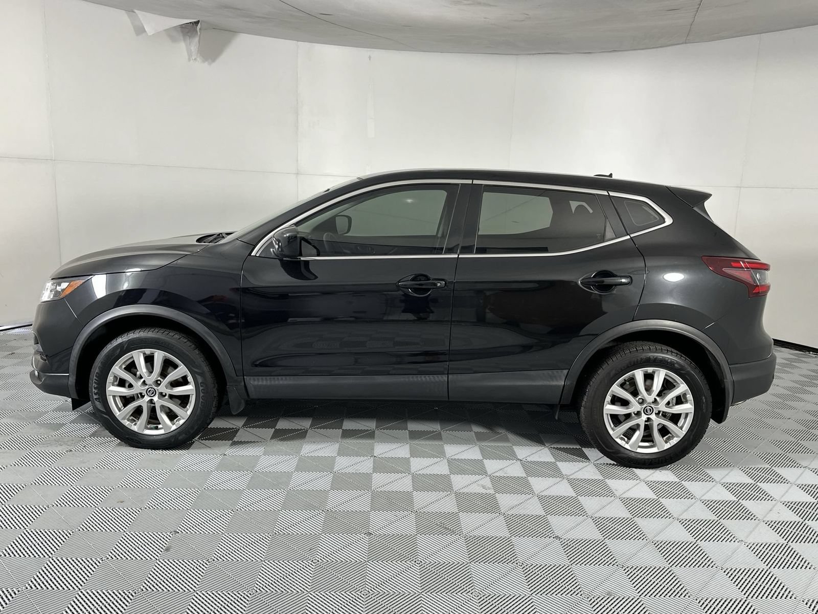 Used 2021 Nissan Rogue Sport S FWD image 5