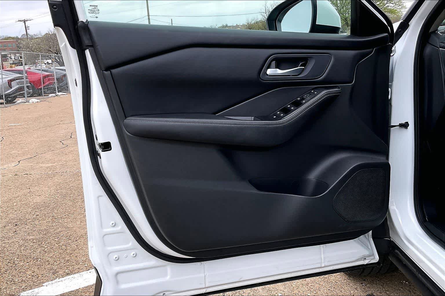 Used 2024 Nissan Rogue SV image 27