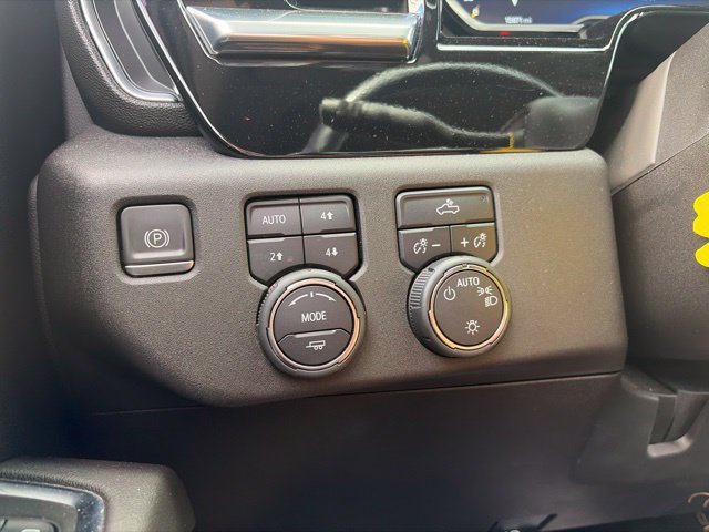 Used 2022 Chevrolet Silverado 1500 LT AWD/4WD image 16