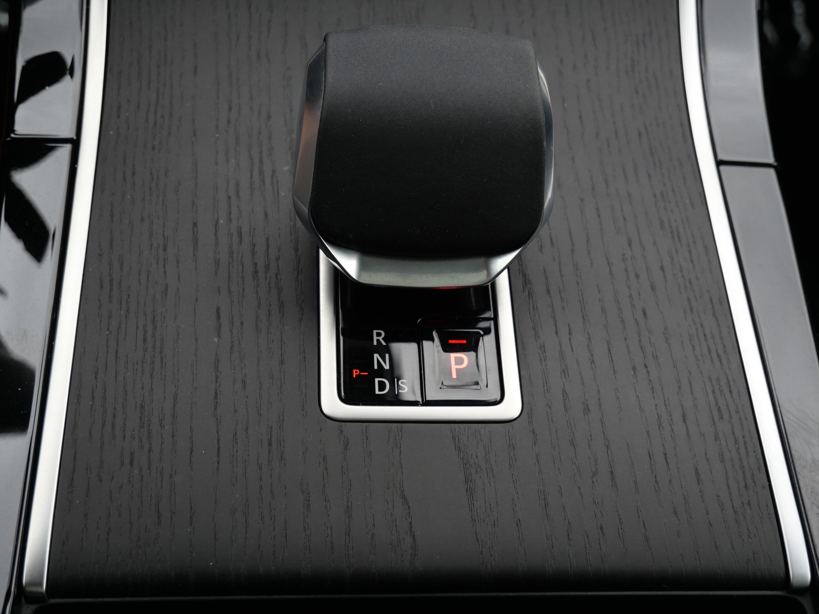 Certified 2026 Land Rover Range Rover Velar S AWD/4WD image 22