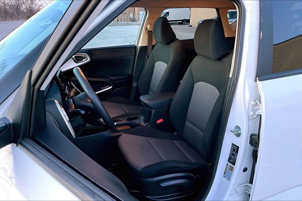 Used 2023 Kia Soul LX w/ LX Technology Package image 23