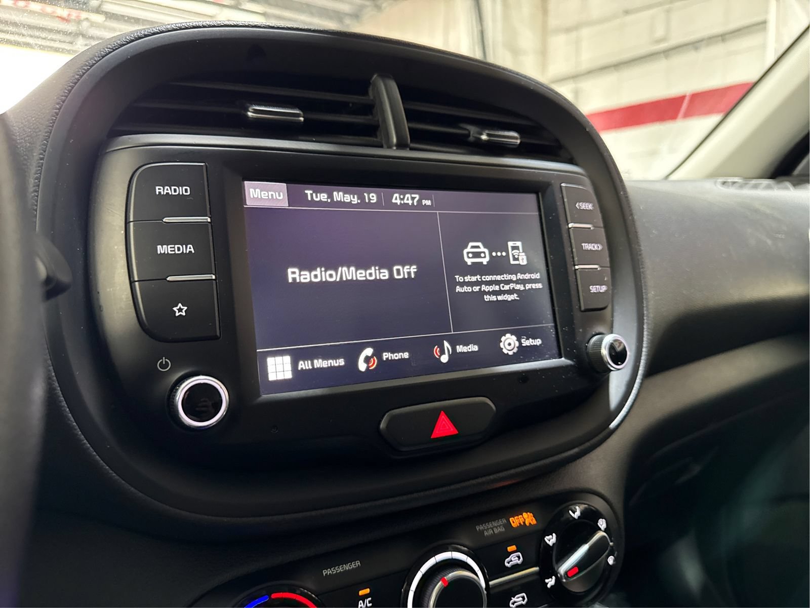 Used 2023 Kia Soul LX w/ LX Technology Package FWD image 13