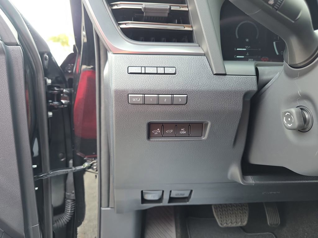 Used 2025 Lexus GX 550 w/ Accessory Package (Z1) image 20