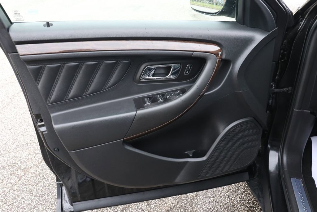 Used 2015 Ford Taurus Limited FWD image 31