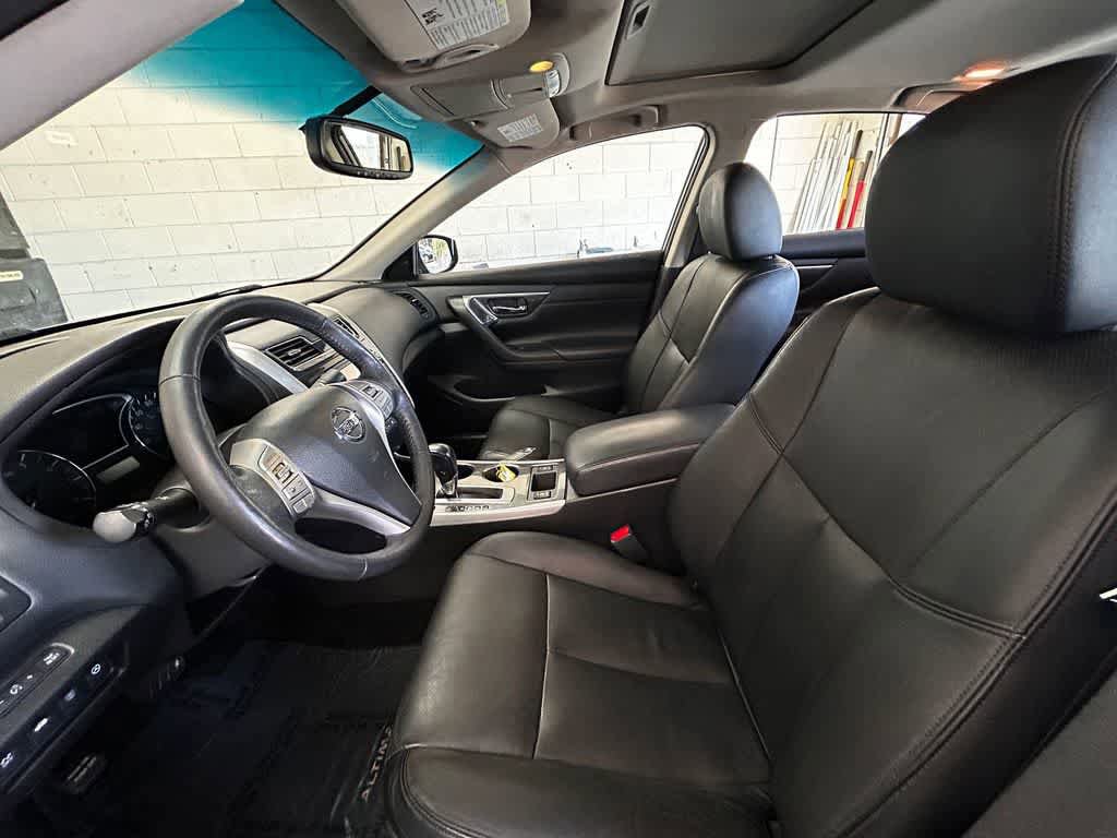 Used 2015 Nissan Altima 2.5 SL w/ Technology Package FWD image 2