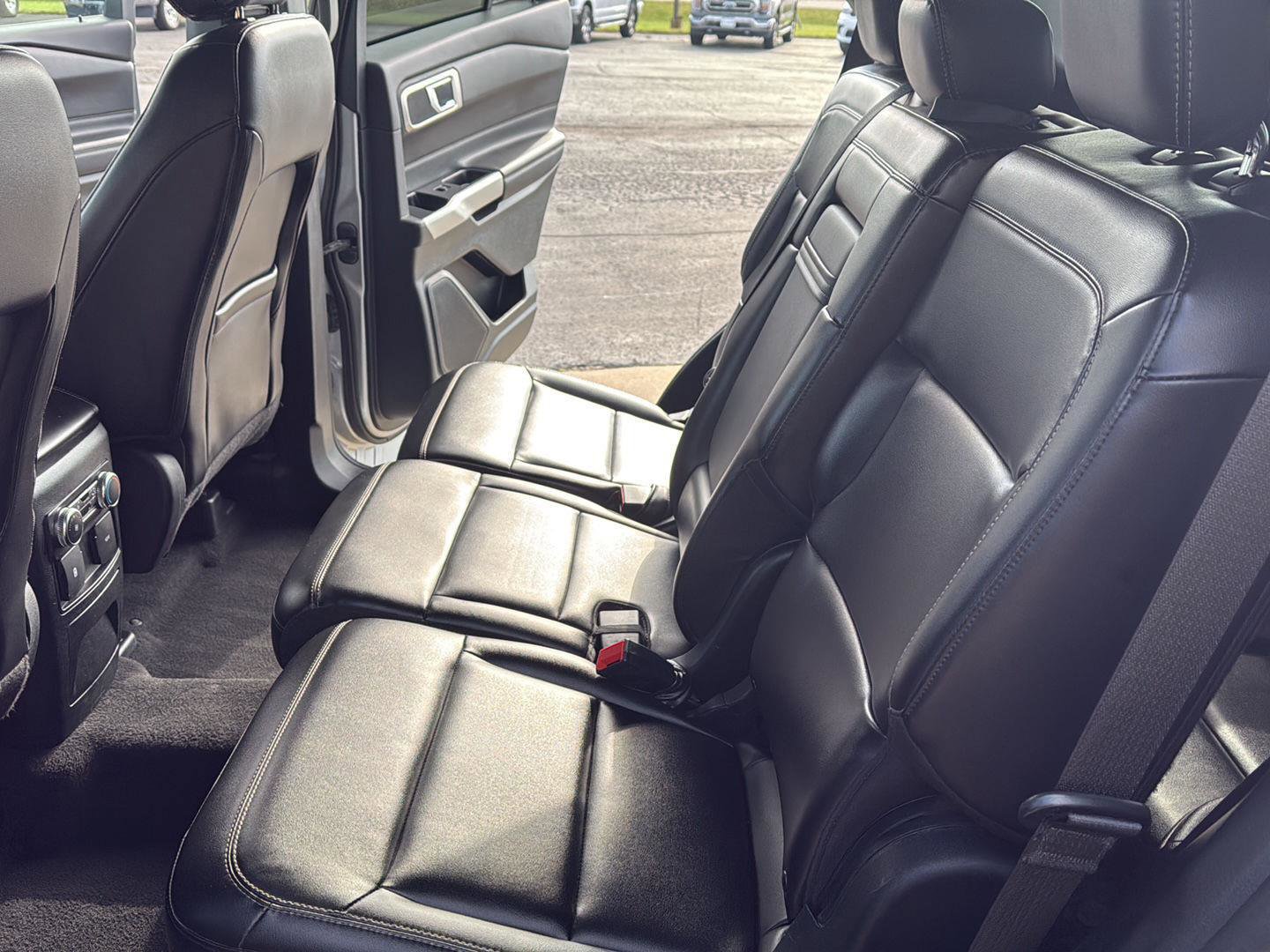 Used 2022 Ford Explorer XLT w/ Equipment Group 202A image 19