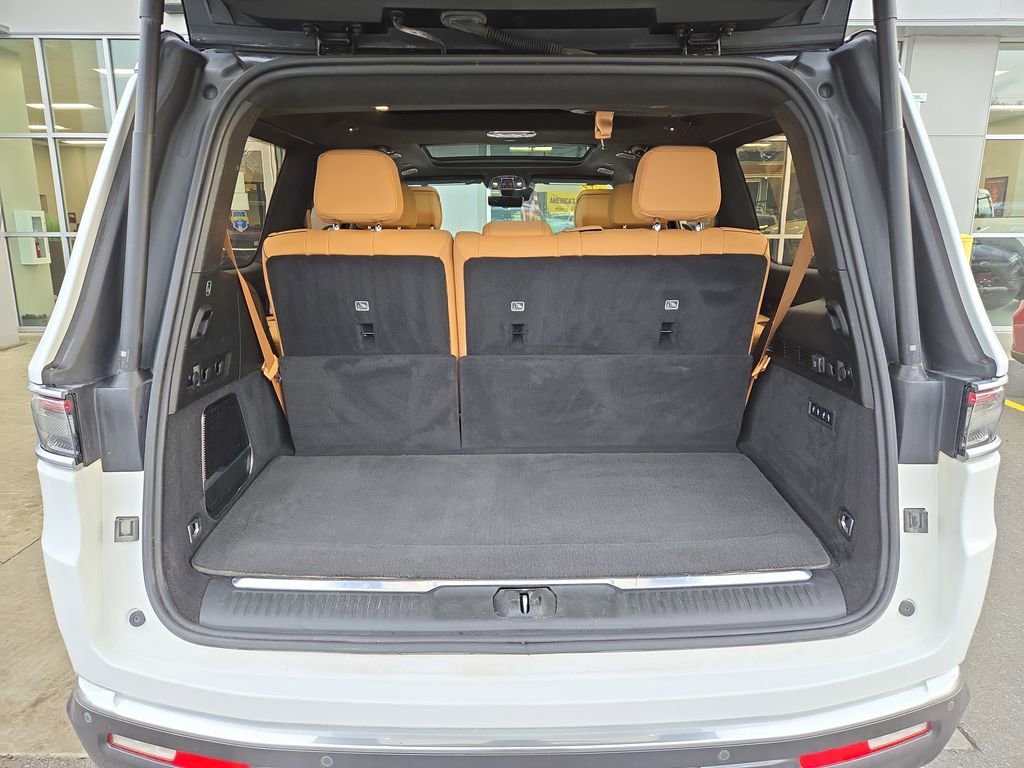Used 2022 Jeep Grand Wagoneer Series III w/ HD Trailer Tow Package image 32