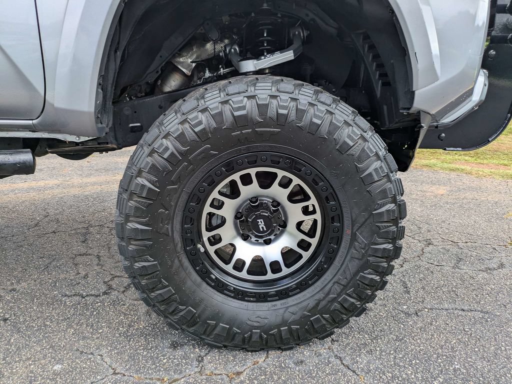 Used 2021 Toyota Tacoma SR5 RWD image 11